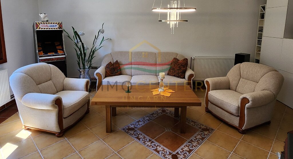 Casa unifamiliar reformada en un entorno tranquilo y natural.