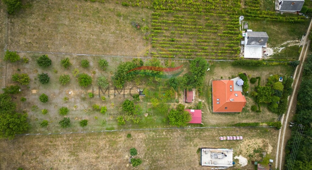 Casa unifamiliar en una zona tranquila y familiar.