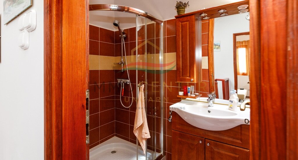 Casa unifamiliar en una zona tranquila y familiar.
