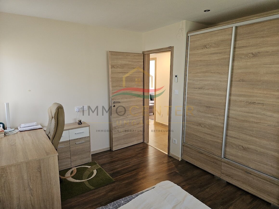 Casa unifamiliar energéticamente eficiente en una calle tranquila de Balatongyörök.
