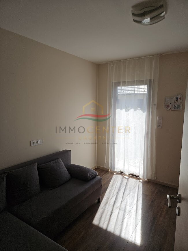 Casa unifamiliar energéticamente eficiente en una calle tranquila de Balatongyörök.