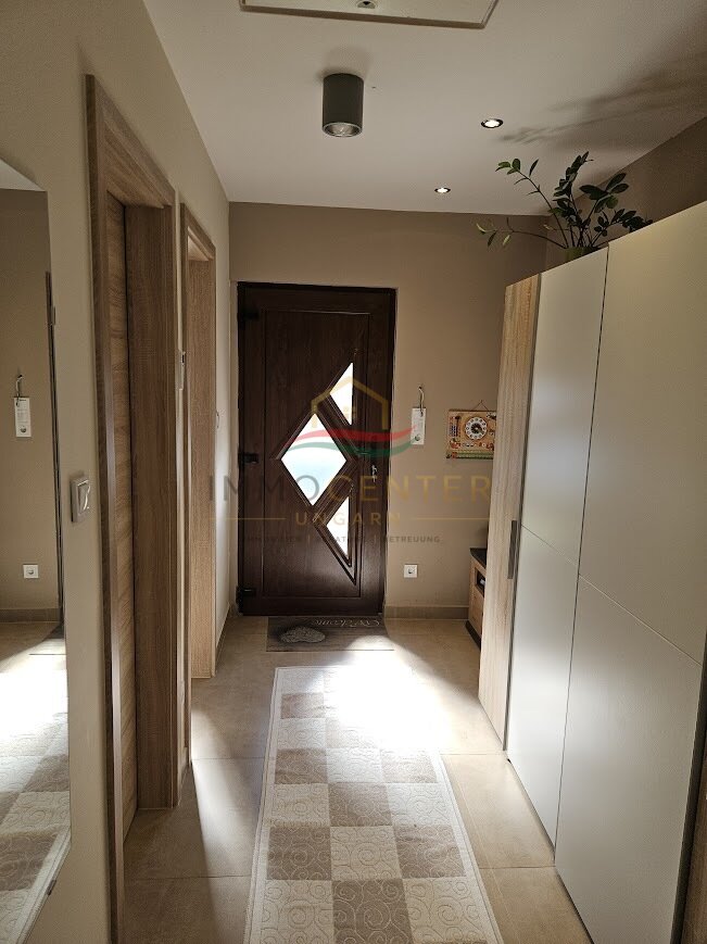 Casa unifamiliar energéticamente eficiente en una calle tranquila de Balatongyörök.