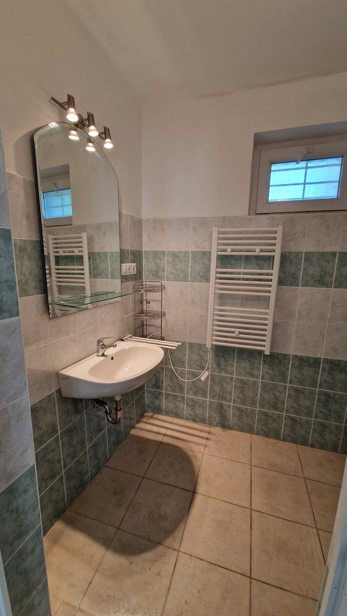 Casa unifamiliar reformada, lista para entrar a vivir