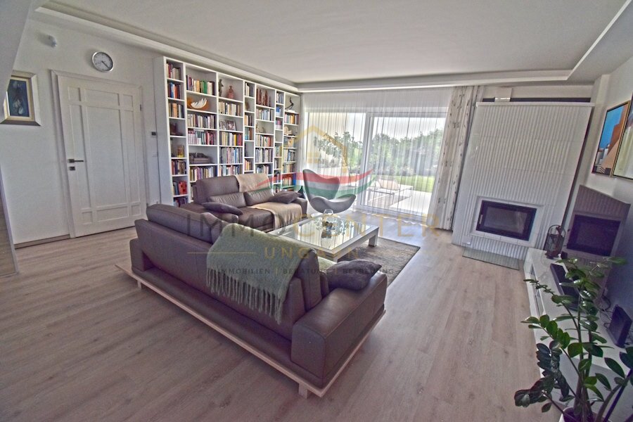Casa exclusiva con vistas panorámicas de 180 grados, cerca de la ciudad y de baños termales.
