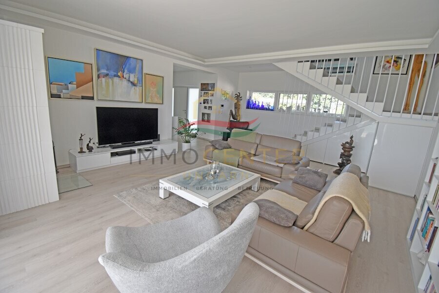 Casa exclusiva con vistas panorámicas de 180 grados, cerca de la ciudad y de baños termales.