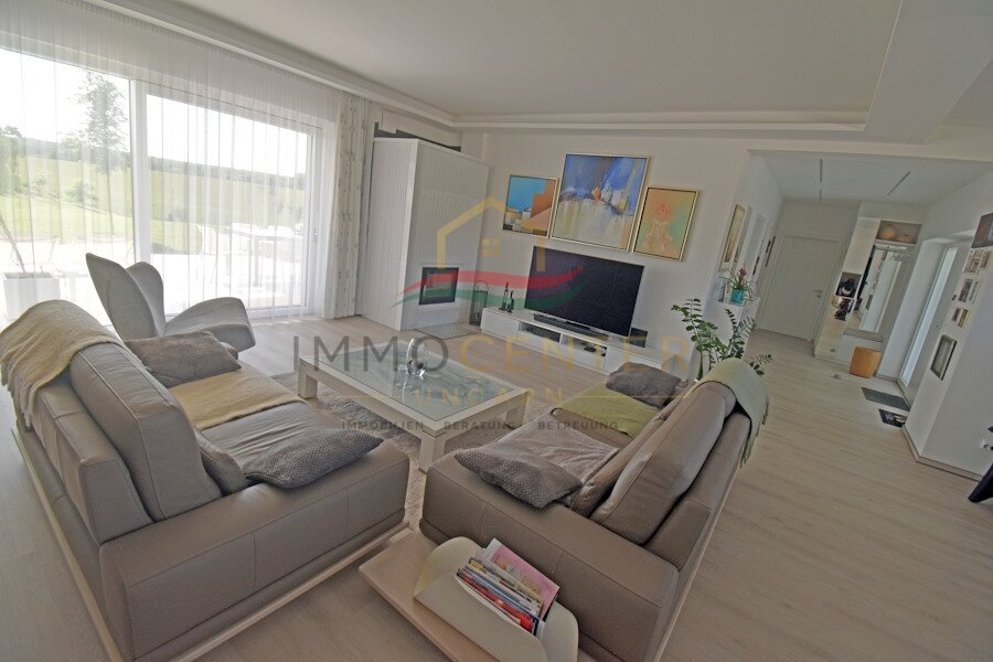 Casa exclusiva con vistas panorámicas de 180 grados, cerca de la ciudad y de baños termales.