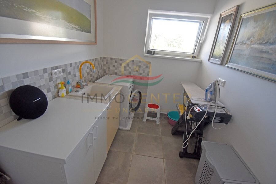 Casa exclusiva con vistas panorámicas de 180 grados, cerca de la ciudad y de baños termales.