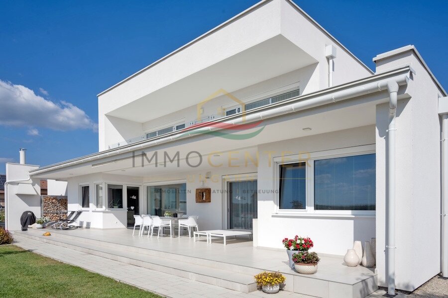 Casa exclusiva con vistas panorámicas de 180 grados, cerca de la ciudad y de baños termales.