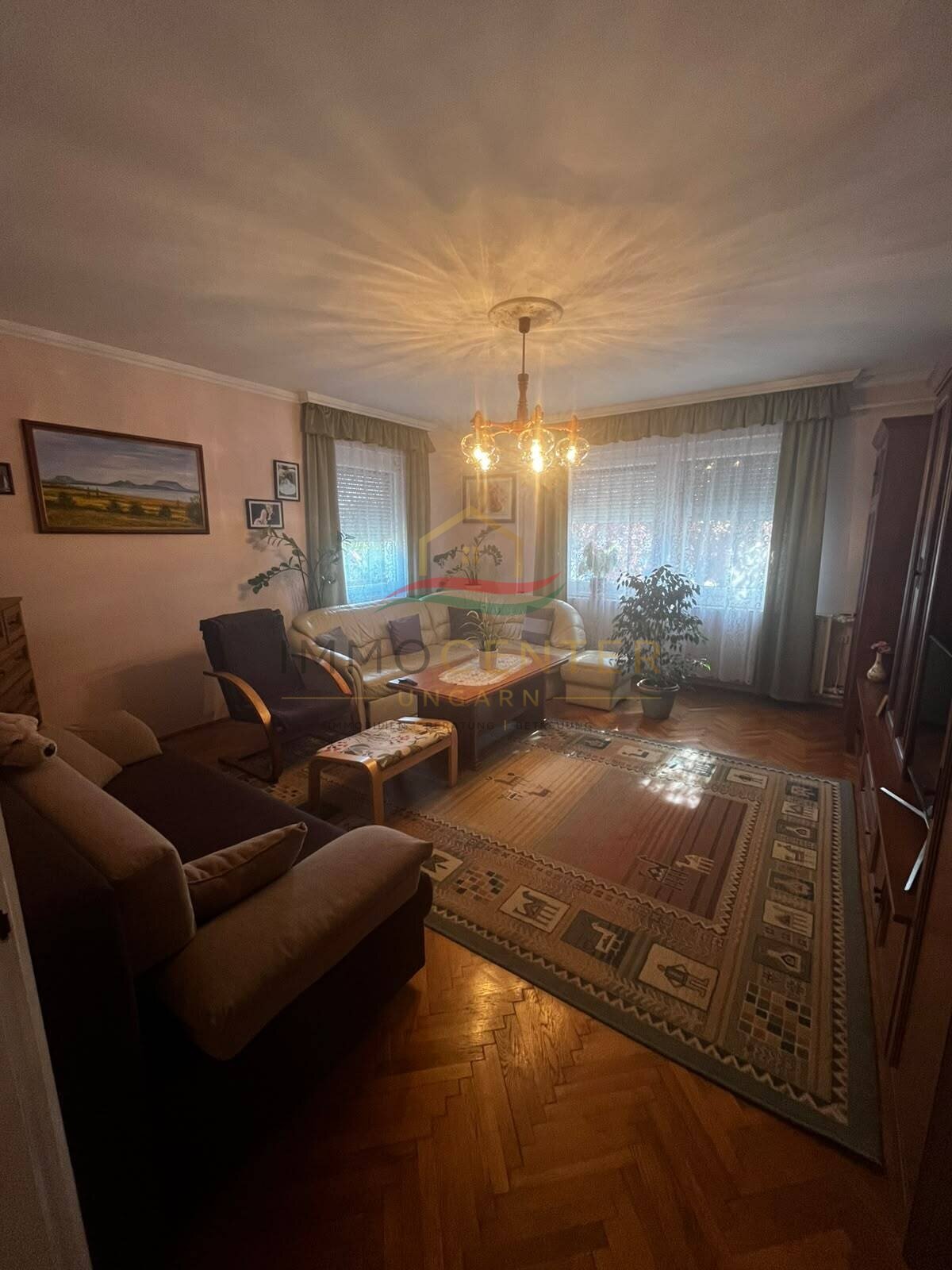 Casa unifamiliar reformada en un entorno tranquilo y natural.