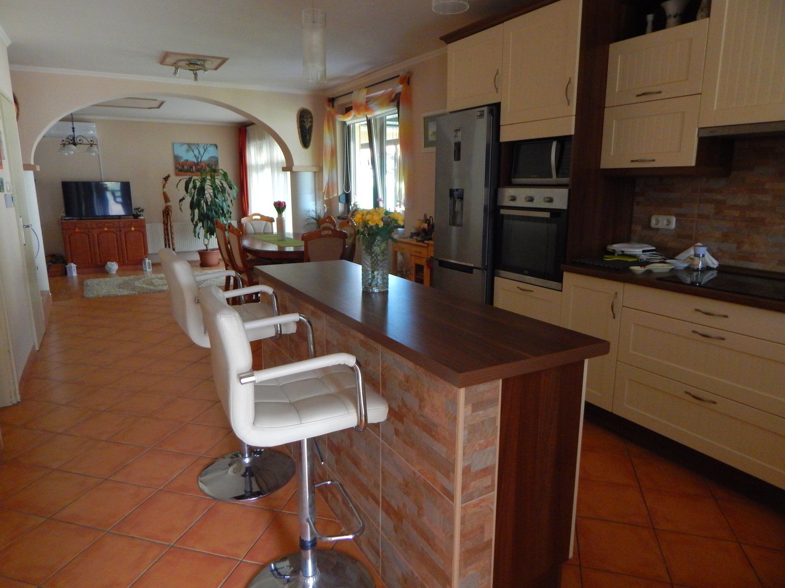 Una casa unifamiliar a estrenar en un entorno tranquilo.