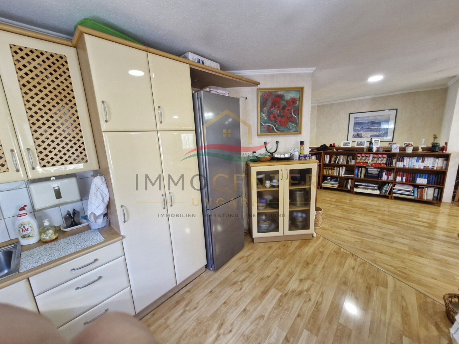 (BAA) Casa de campo energéticamente independiente con cabaña de madera y sauna en una parcela panorámica de 7000 m².
