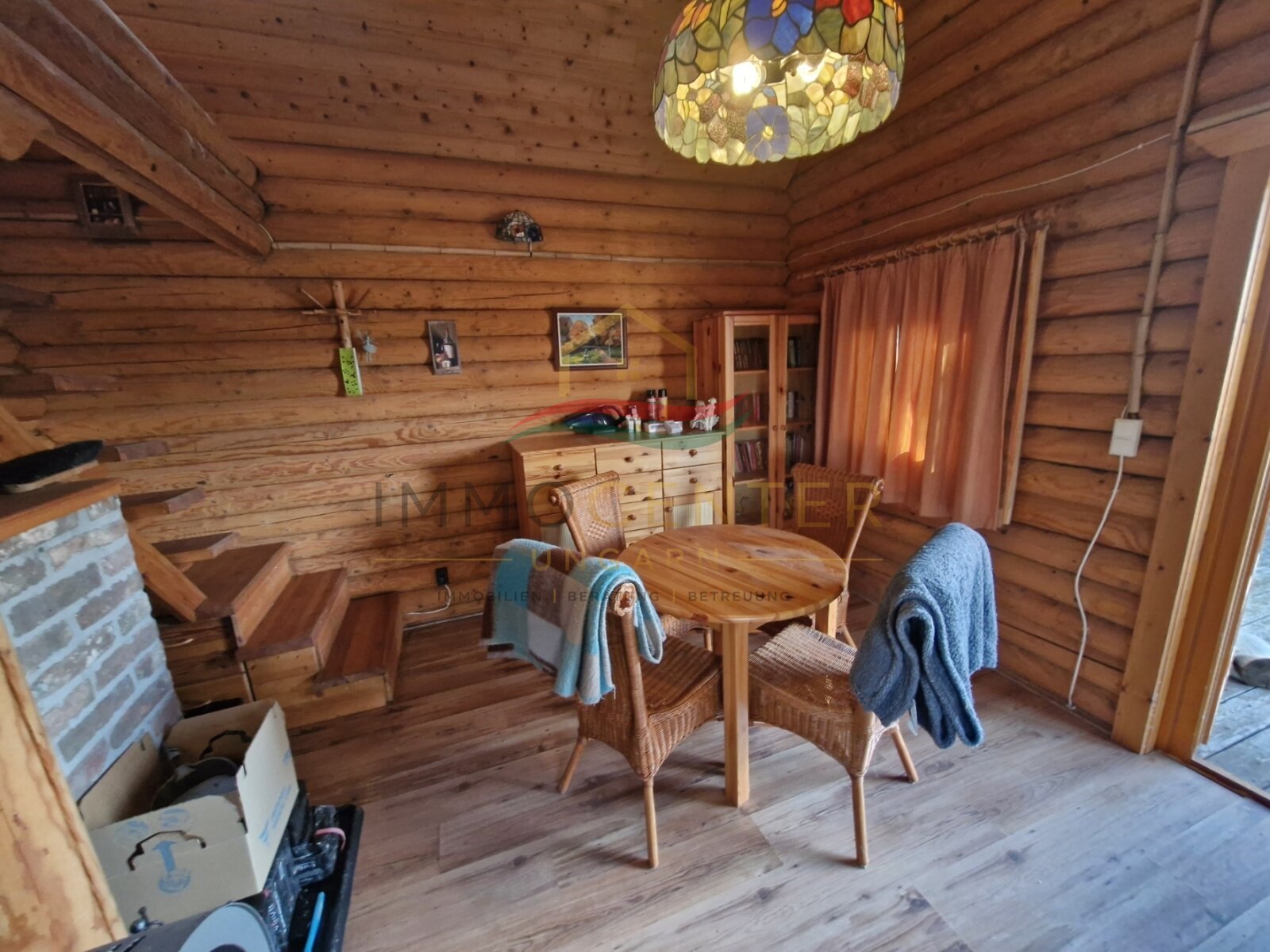 (BAA) Casa de campo energéticamente independiente con cabaña de madera y sauna en una parcela panorámica de 7000 m².