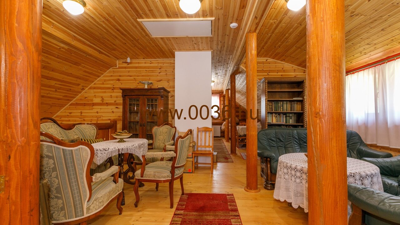 Immocenter-Hungría-Casa-Compra-33563-Salón-Planta-Arriba1