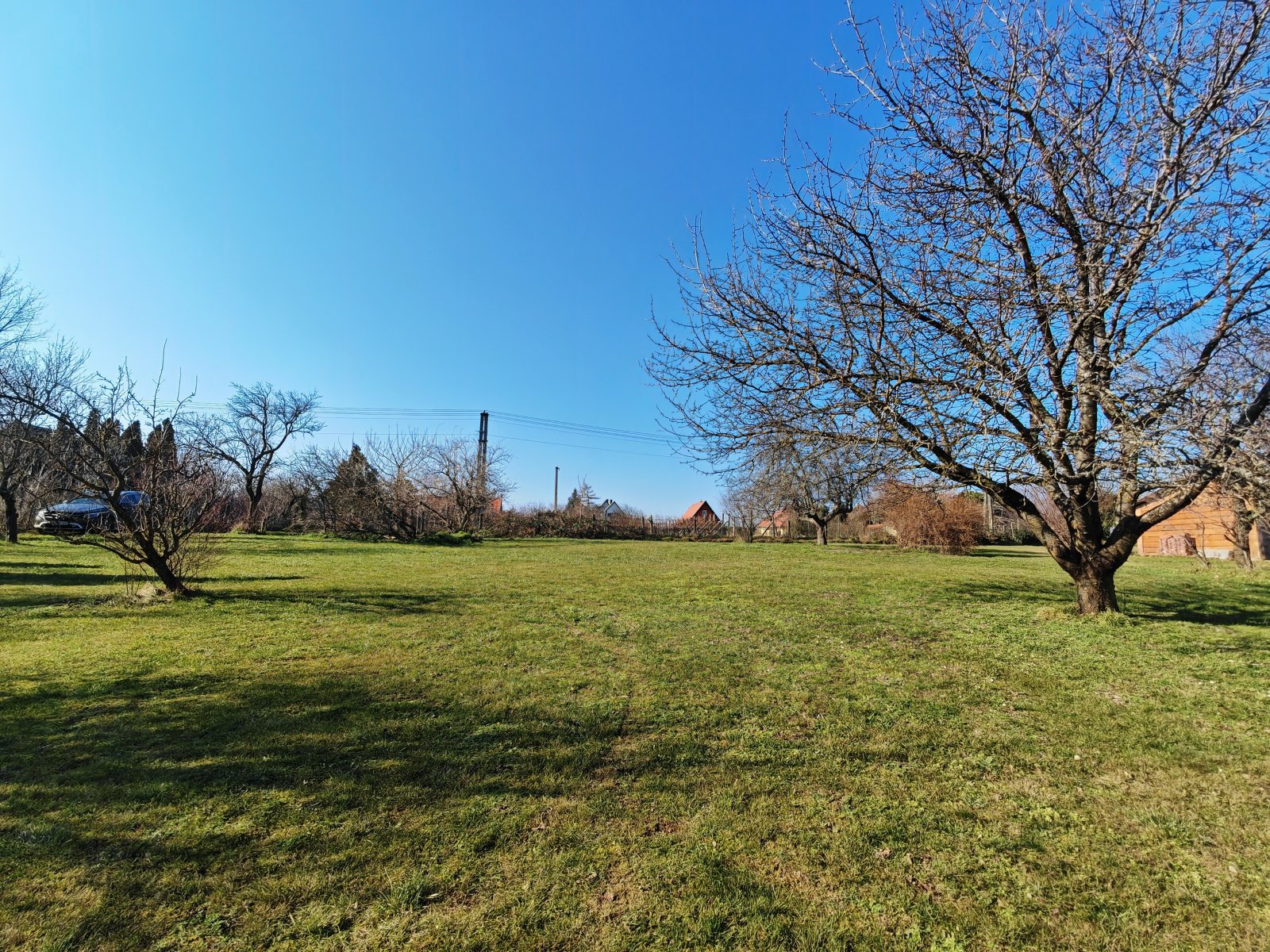 Terreno con vistas amplias: ¡Tu casa de ensueño en un lugar tranquilo te espera!