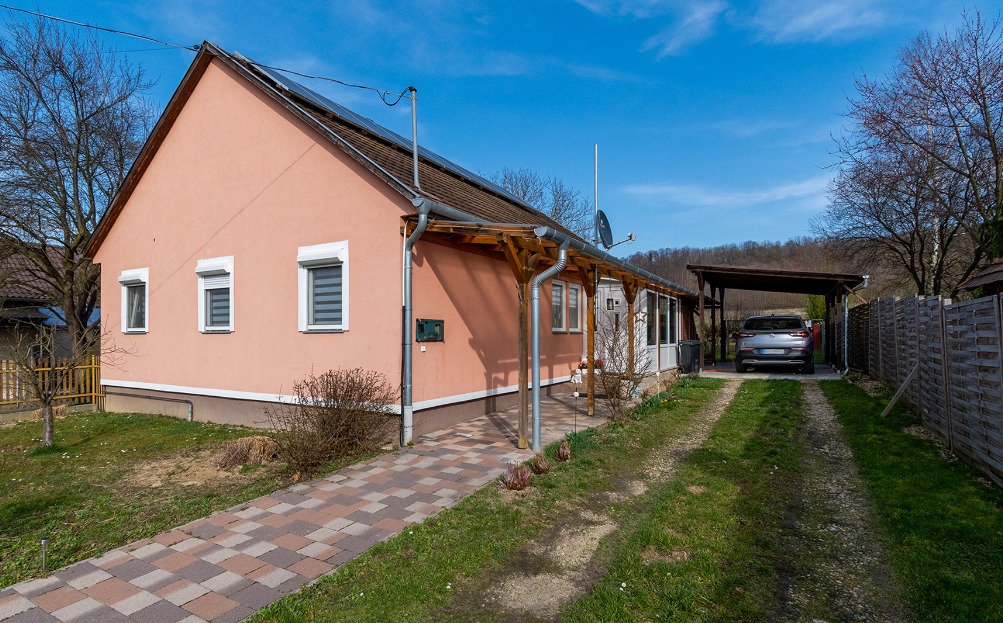 bei Nagykapornak: Casa unifamiliar reformada en un entorno tranquilo y natural. 