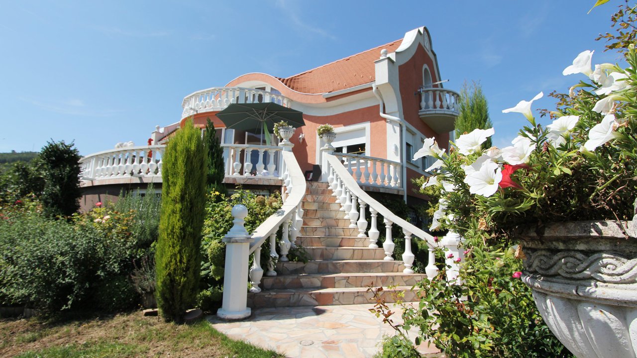 bei Hévíz: (AAA) hangulatos villa, kilátással a Balatonra és a golfpályára 