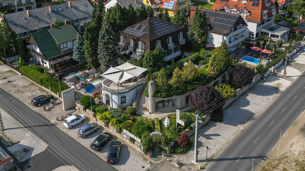 Keszthely: (AB) Panzió 2 medencével és sok állandó vendéggel 