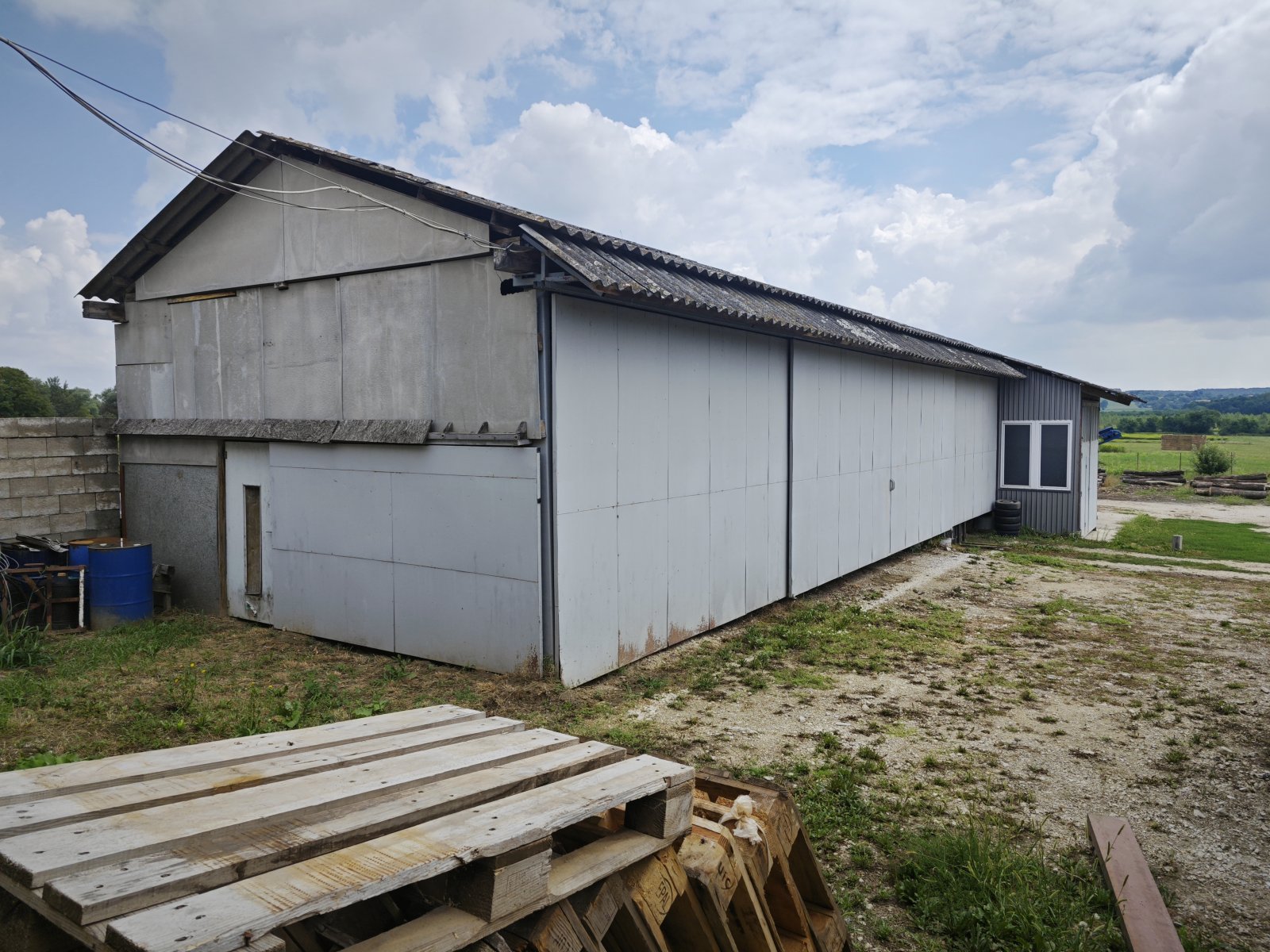 (AAAB) Asztalosműhely a Balatonon teljes rendelési könyvekkel, lakóépülettel