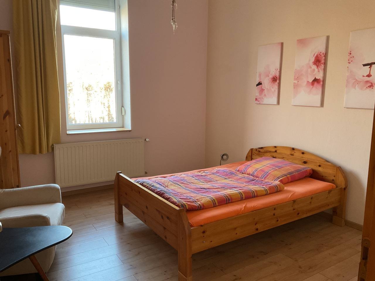 Tanya 3 lakóépülettel és melléképületekkel, valamint 8,3 hektár földdel