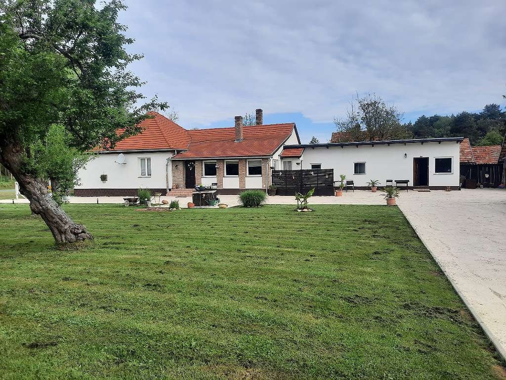 bei Marcali: Új vidéki ház rengeteg hellyel, csendes és idilli helyen (AAA-HCM204) 