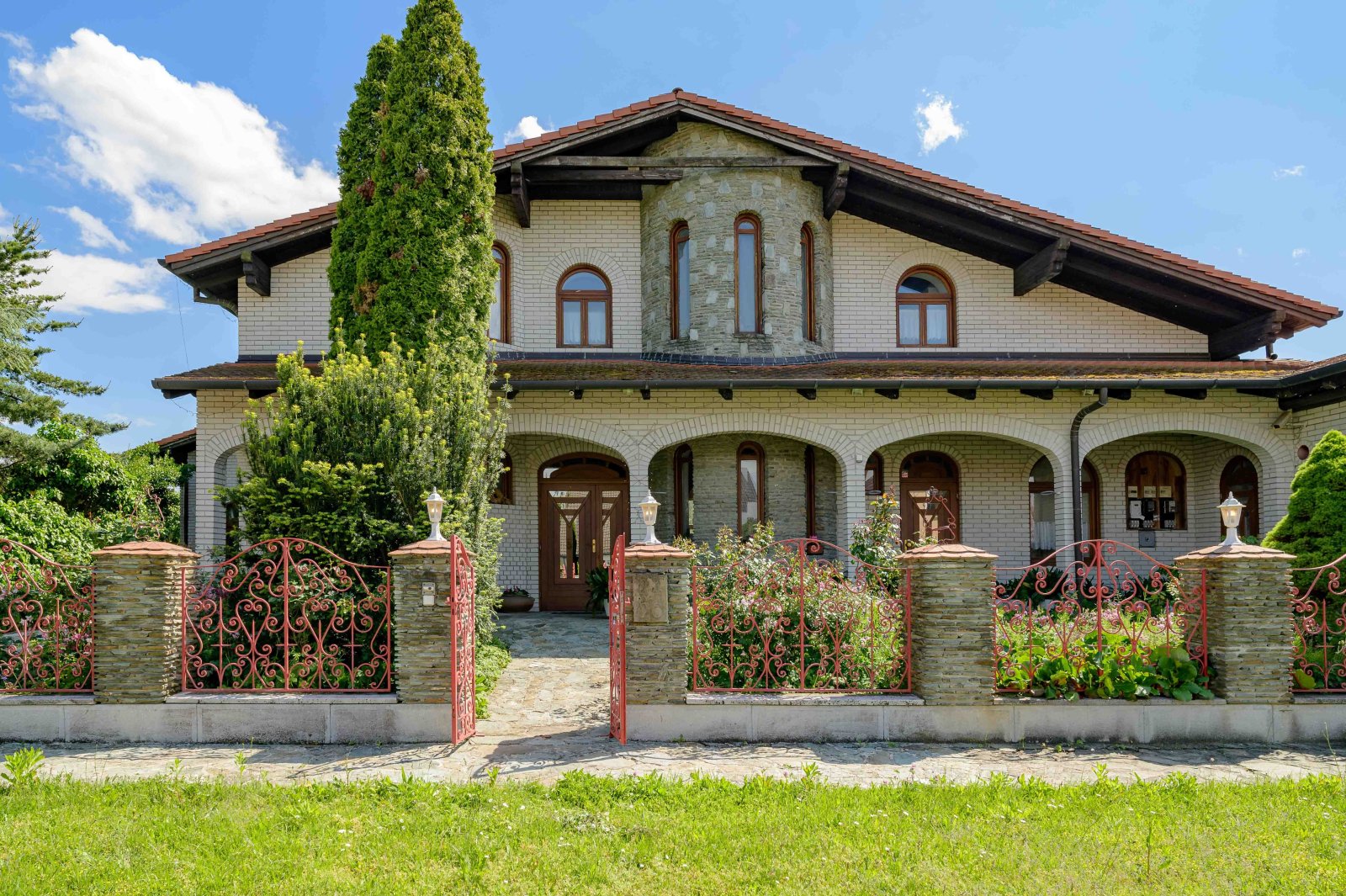 Vasvár: EGYEDISÉG, MINŐSÉG ÉS ELEGANCIA A RÁBA PARTJÁN 