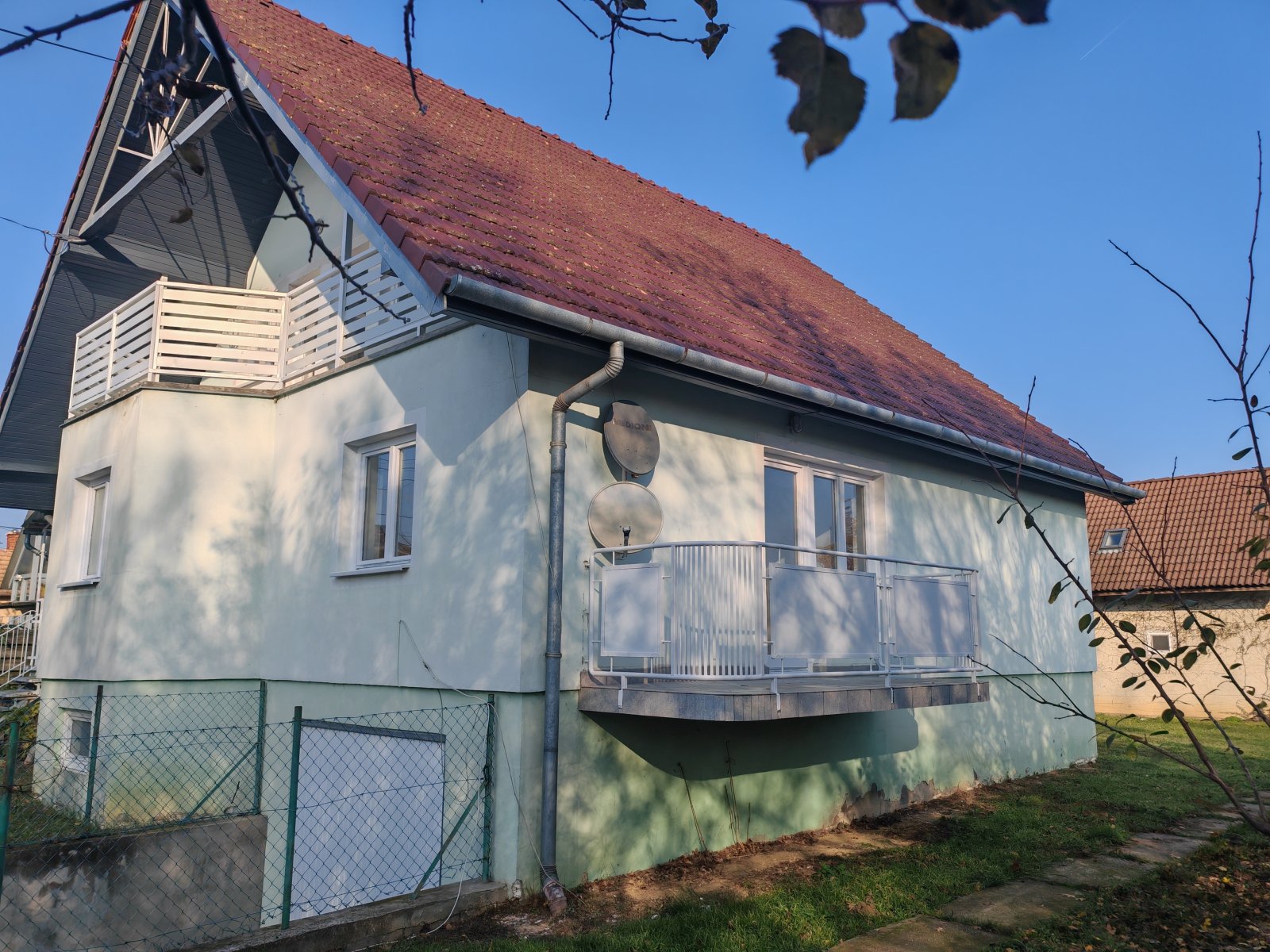 Keszthely: (ABA) Kétlakásos ház Kesztehly központi, mégis csendes részén 