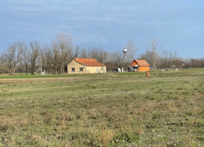 Ruzsa: (ABA) Tanya egy félreeső helyen, kúttal, ideális azok számára, akik alternatív életmódot keresnek. Ruzsa: (ABA) Tanya egy félreeső helyen, kúttal, ideális azok számára, akik alternatív életmódot keresnek.