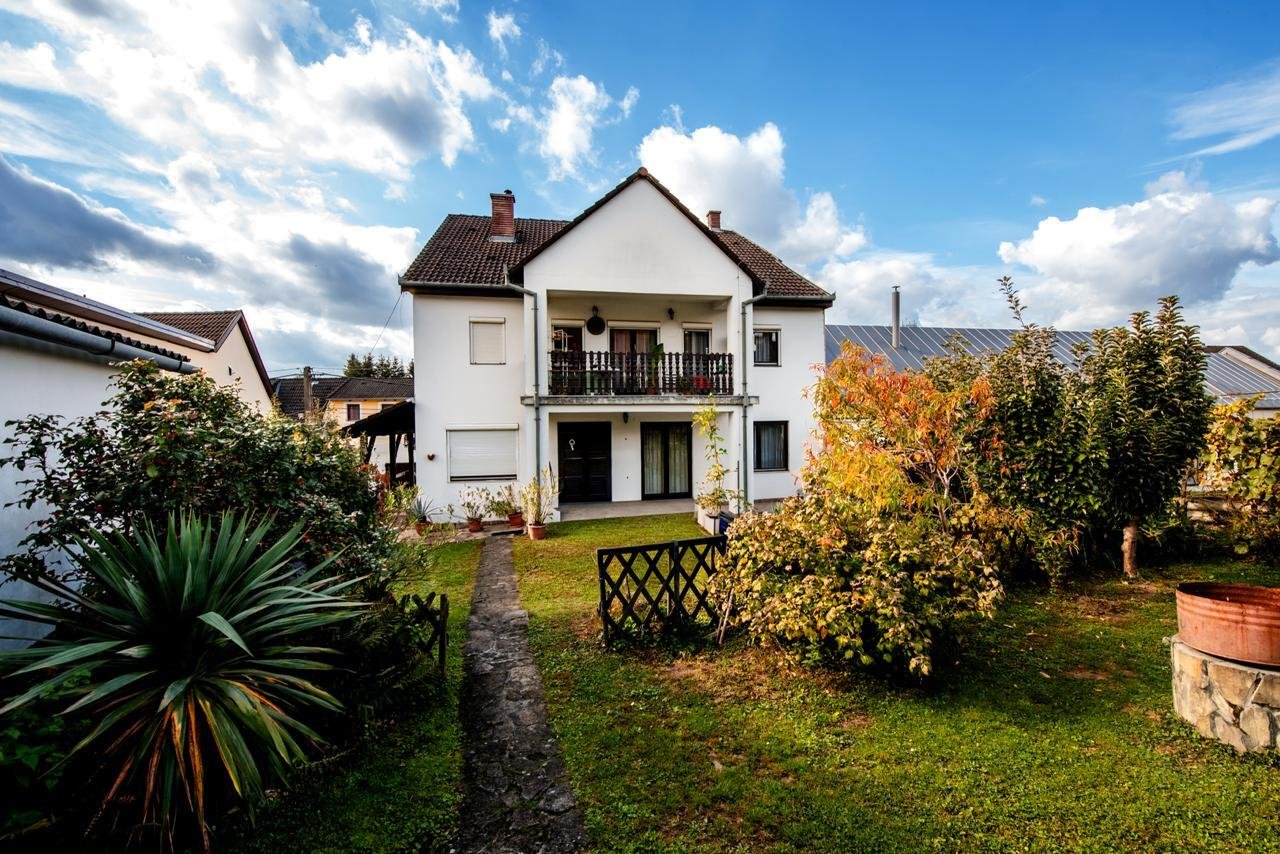 Nagykanizsa: Tágas kétlakásos ház Nagykanizsa: Tágas kétlakásos ház