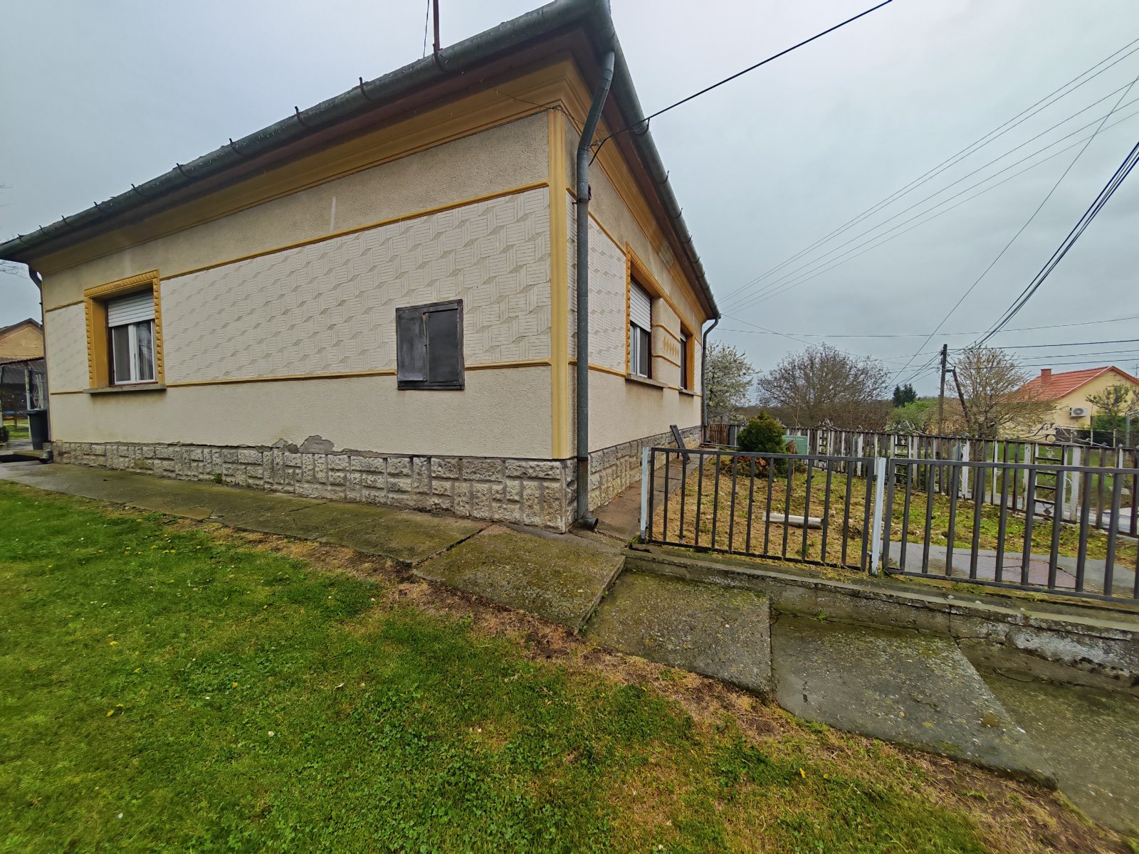 Gadány: Családi ház csendes, családias környezetben 