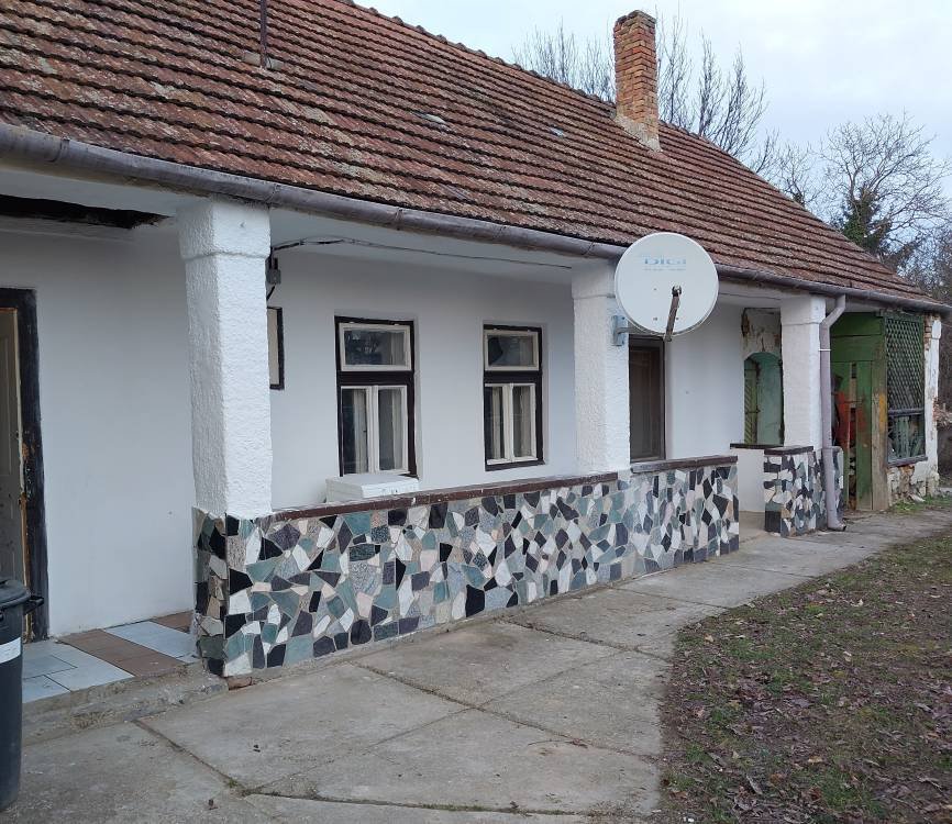 Csepreg: Lakás vásárlása családi házban 