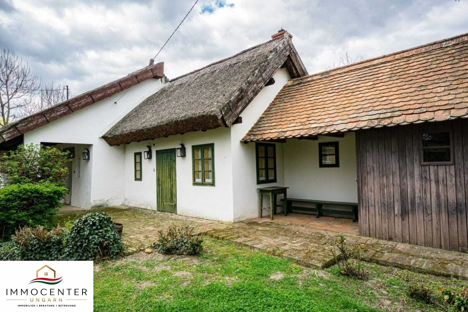 (BAA) Autentikus nádtetős családi ház kiváló állapotban