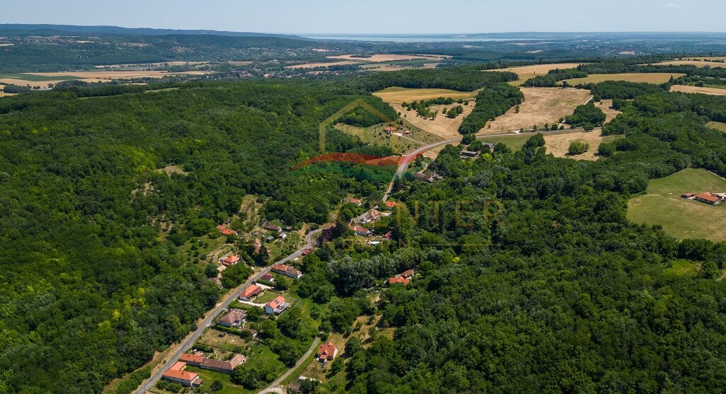 Felújított családi ház csendes, természetközeli környezetben