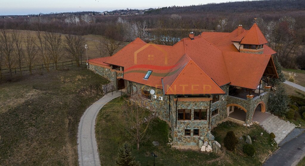 (AAA) Exkluzív lovas birtok panorámás kilátással Siófok közelében, a balatoni parton