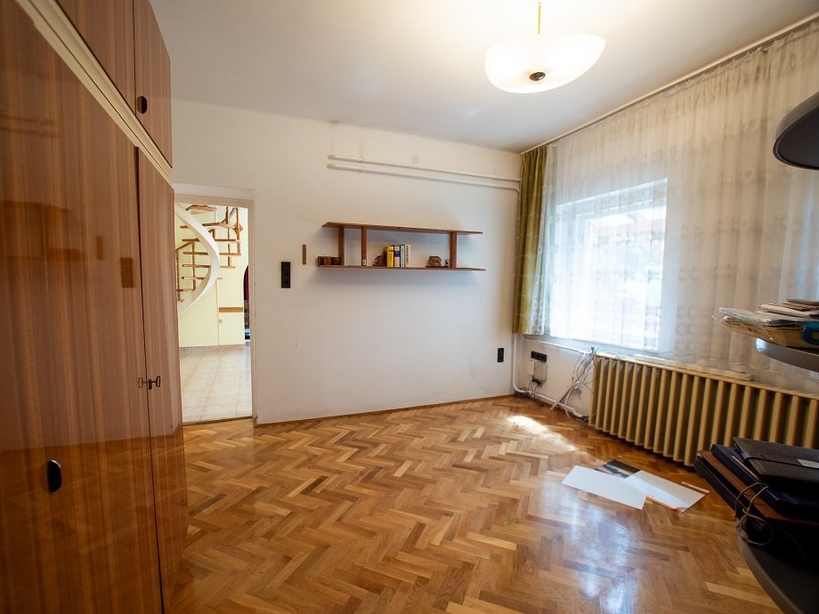 Földszinti iroda Földszinti iroda