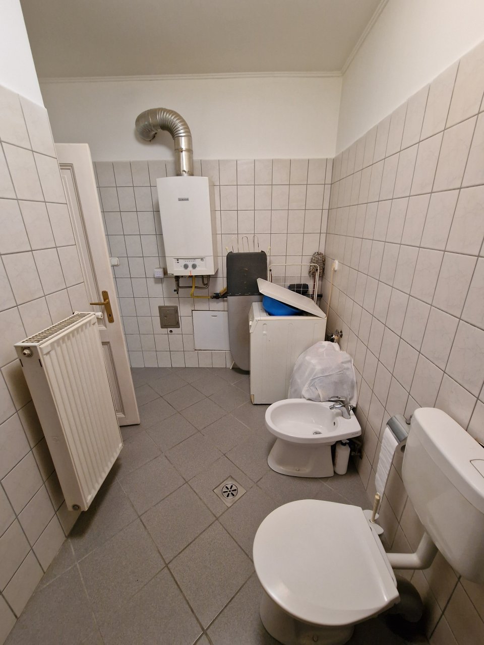 Többfunkciós technikai helyiség integrált szaniterrel - Hatékony térhasználat garantálva!