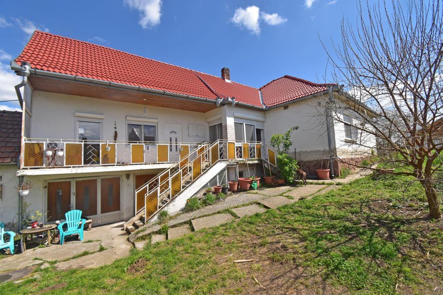 Vése: (BAAB) Koop een gerenoveerd, ruim huis in Hongarije met een groot perceel 