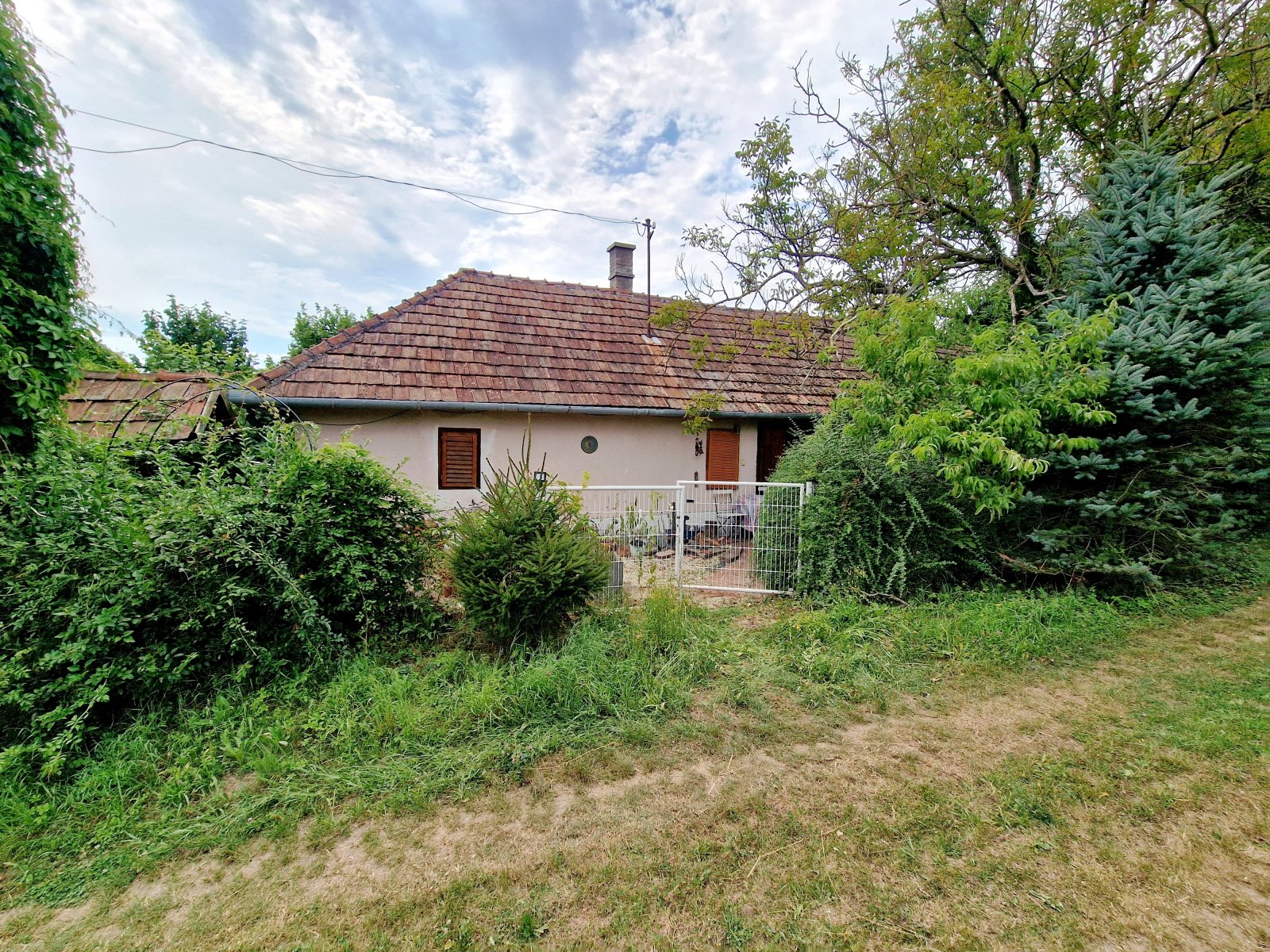 Nemesszentandrás: (BBA) Boerderij op een rustige locatie 