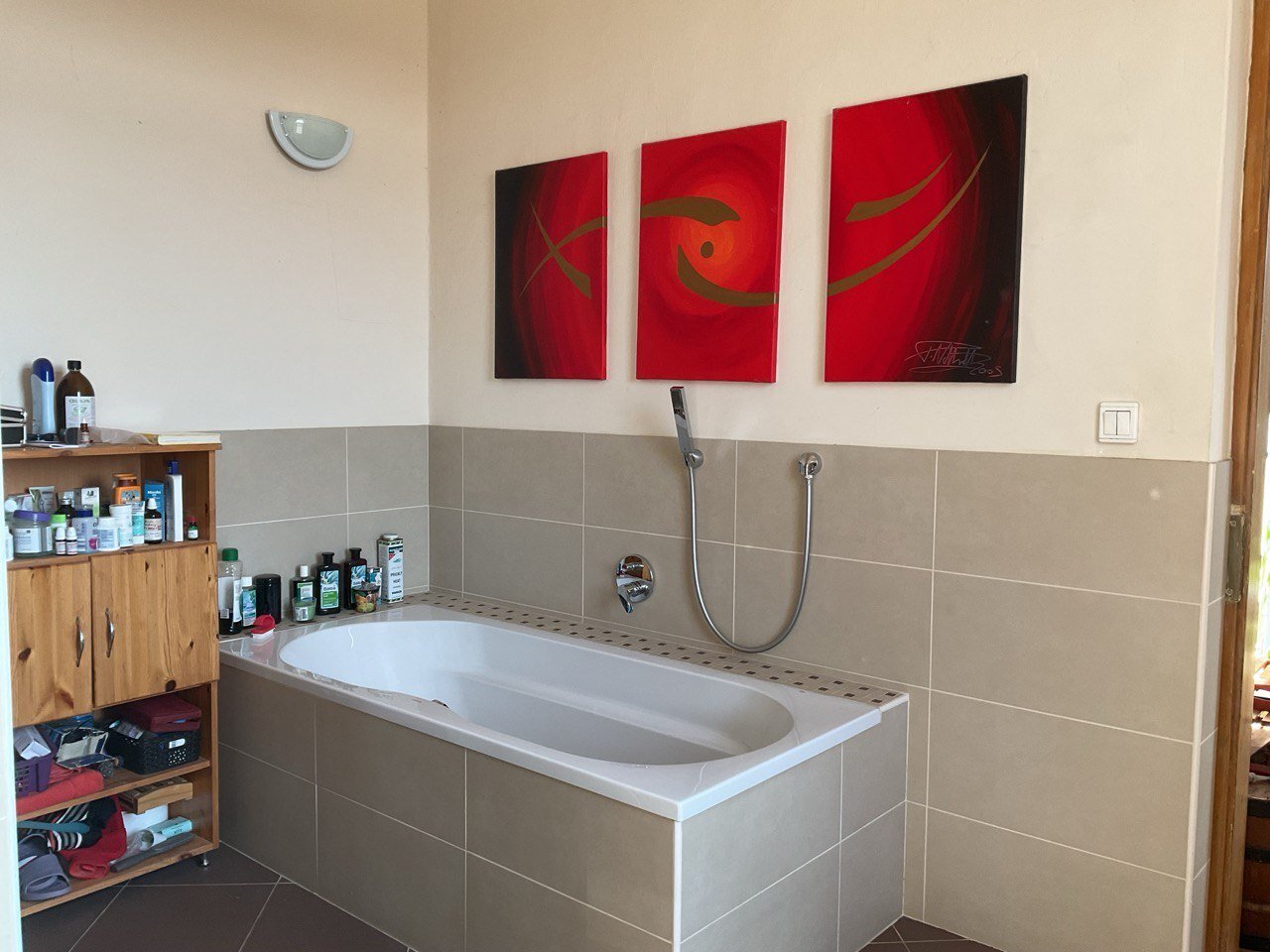 Boerderij met 3 woningen en bijgebouwen en 8,3 hectare grond