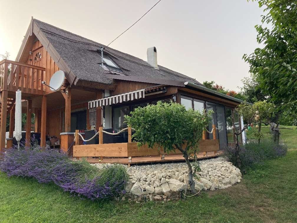 Cserszegtomaj: Romantisch rietgedekt huis op toplocatie aan het Balatonmeer (AAA-CM185) 