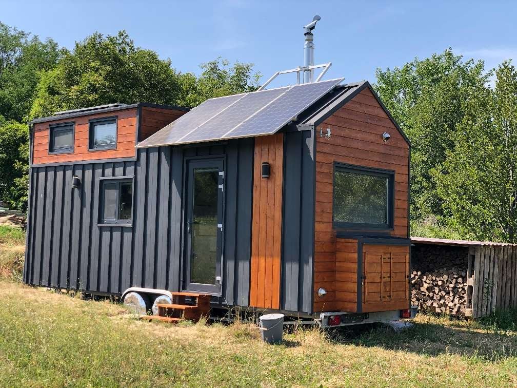 Mesztegnyő: Premium Tiny House met off-grid uitbreiding (op trailer) 