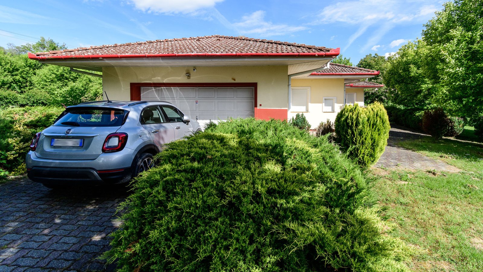 bei Nagykapornak: Grote gezinswoning in landelijke omgeving (AAA) 