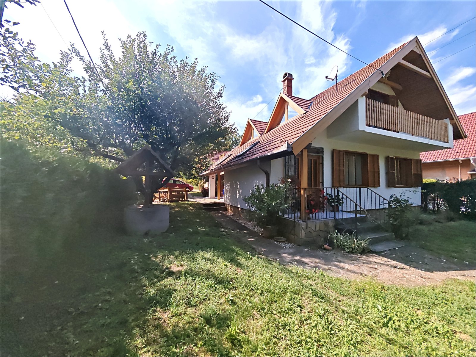 Balatonlelle: Duits architectonisch landhuis met gastenverblijf op 1,5 km van het Balatonmeer 