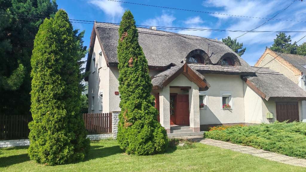 Hegyeshalom: (AAA) Prachtig huis met rieten dak aan de Oostenrijkse grens 