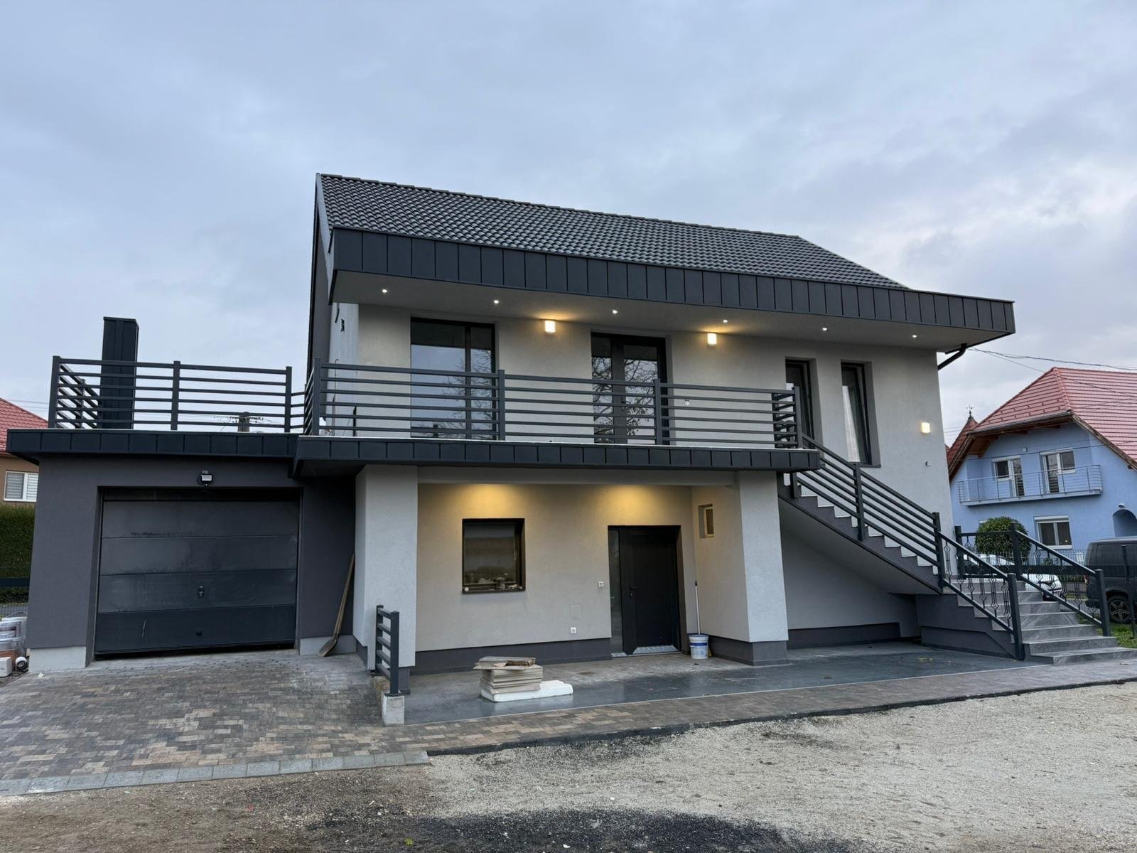 Keszthely: Gerenoveerde vrijstaande woning met twee appartementen nabij de oever van het Balatonmeer. 