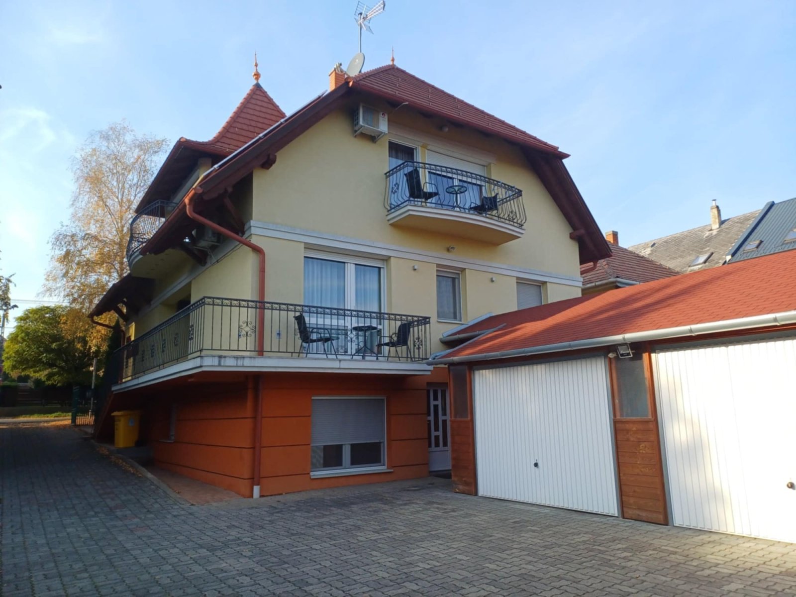 Hévíz: Pension met 5 appartementen in de populairste straat van het kuuroord. 