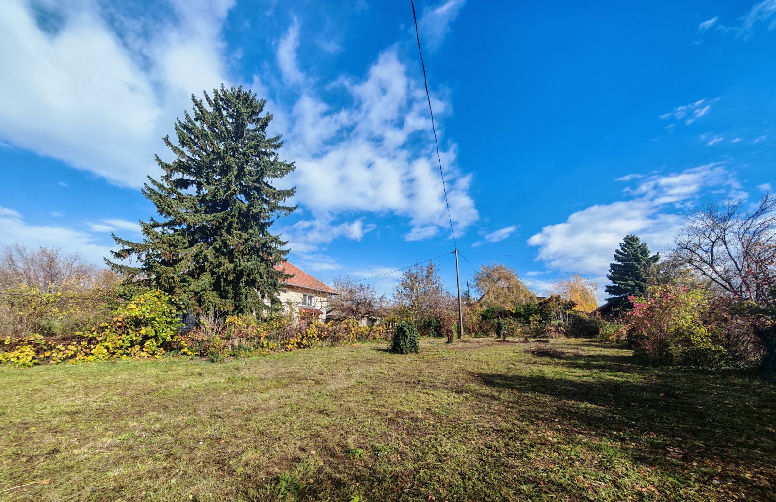 Keszthely: Bouwgrond aan de rand van de stad, in een rustige en zeer goed onderhouden woonwijk. 