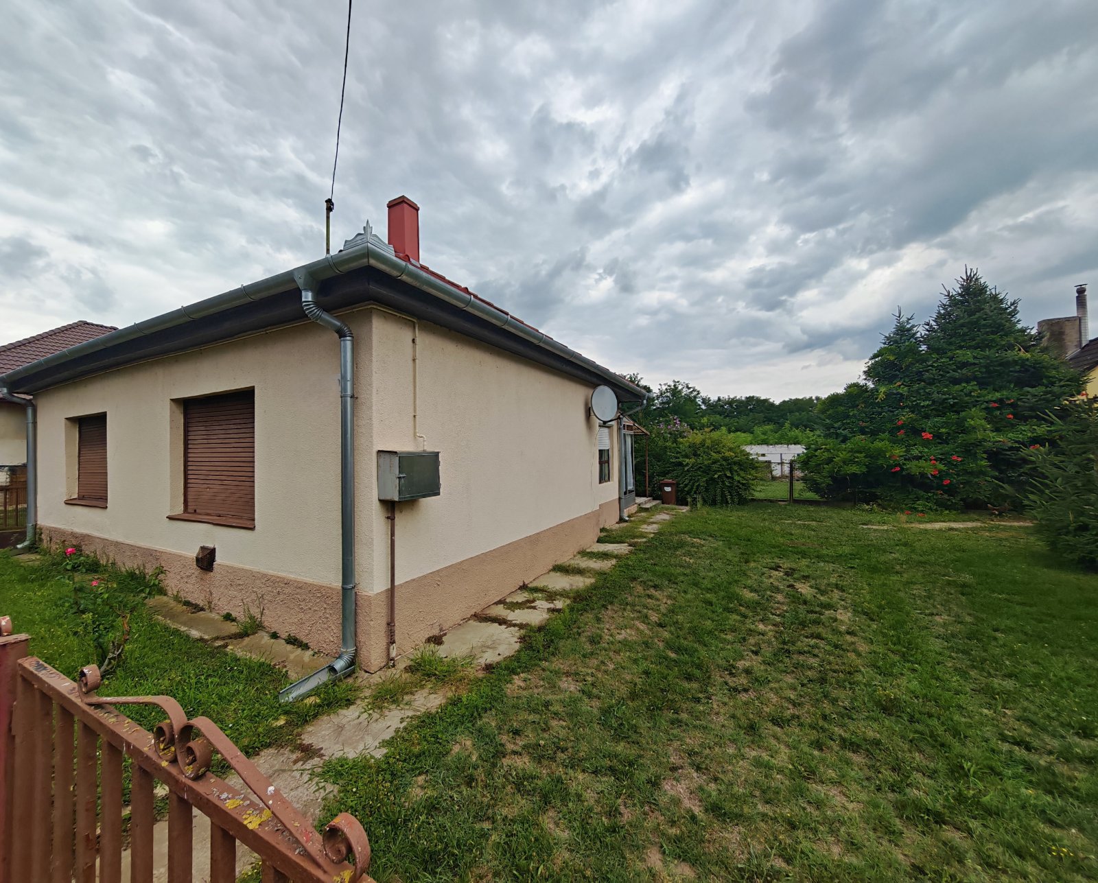 bei Marcali,Boronka: Huis dat renovatie behoeft, gelegen in een rustige en harmonieuze omgeving. 