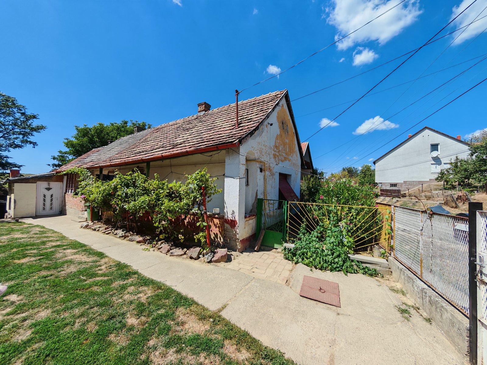 Igal: Huis dat renovatie behoeft, gelegen in een rustige en harmonieuze omgeving. 