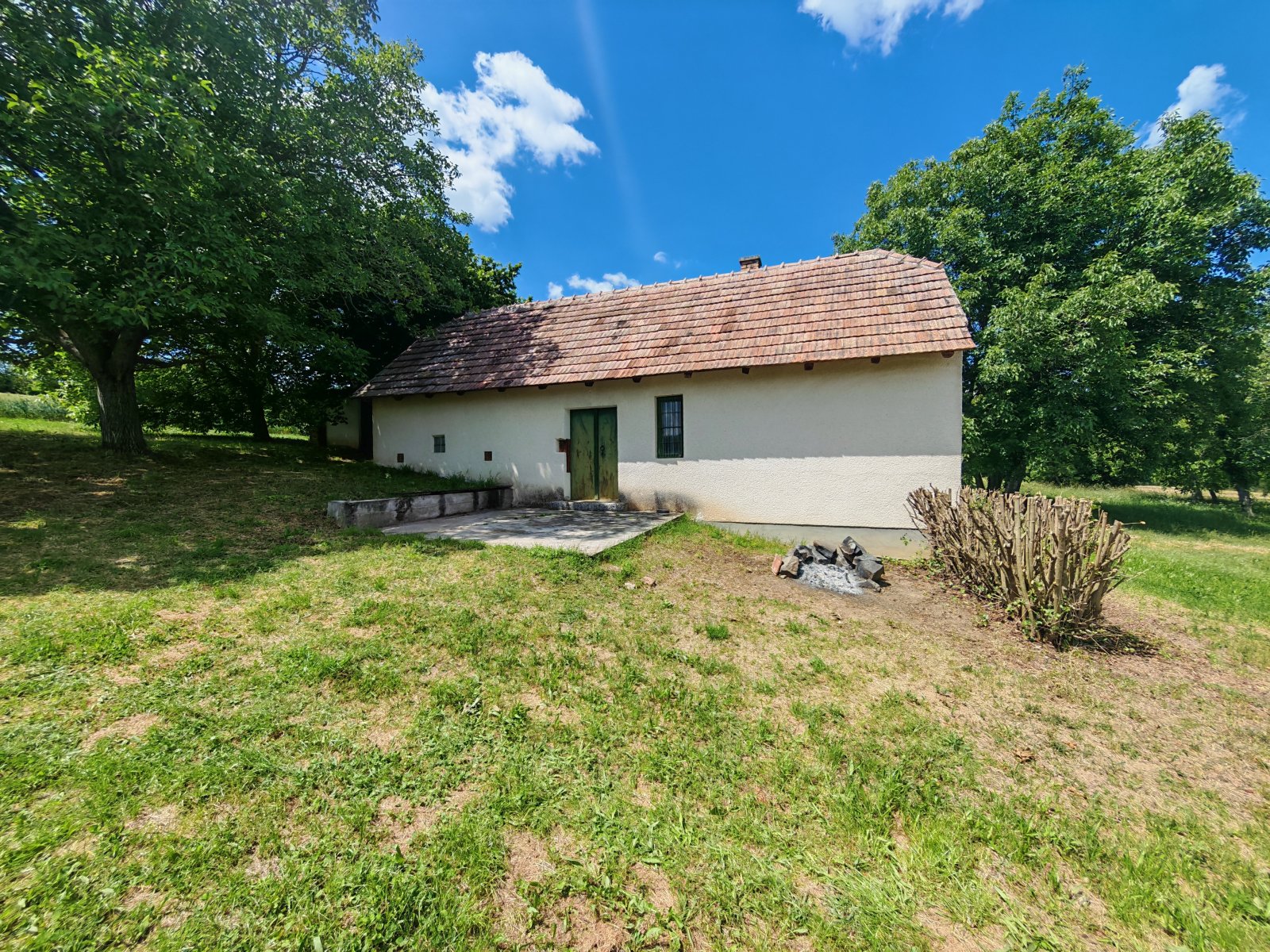 Kéthely: Wijngaardhuis op een rustige locatie, met een groot terrein. 