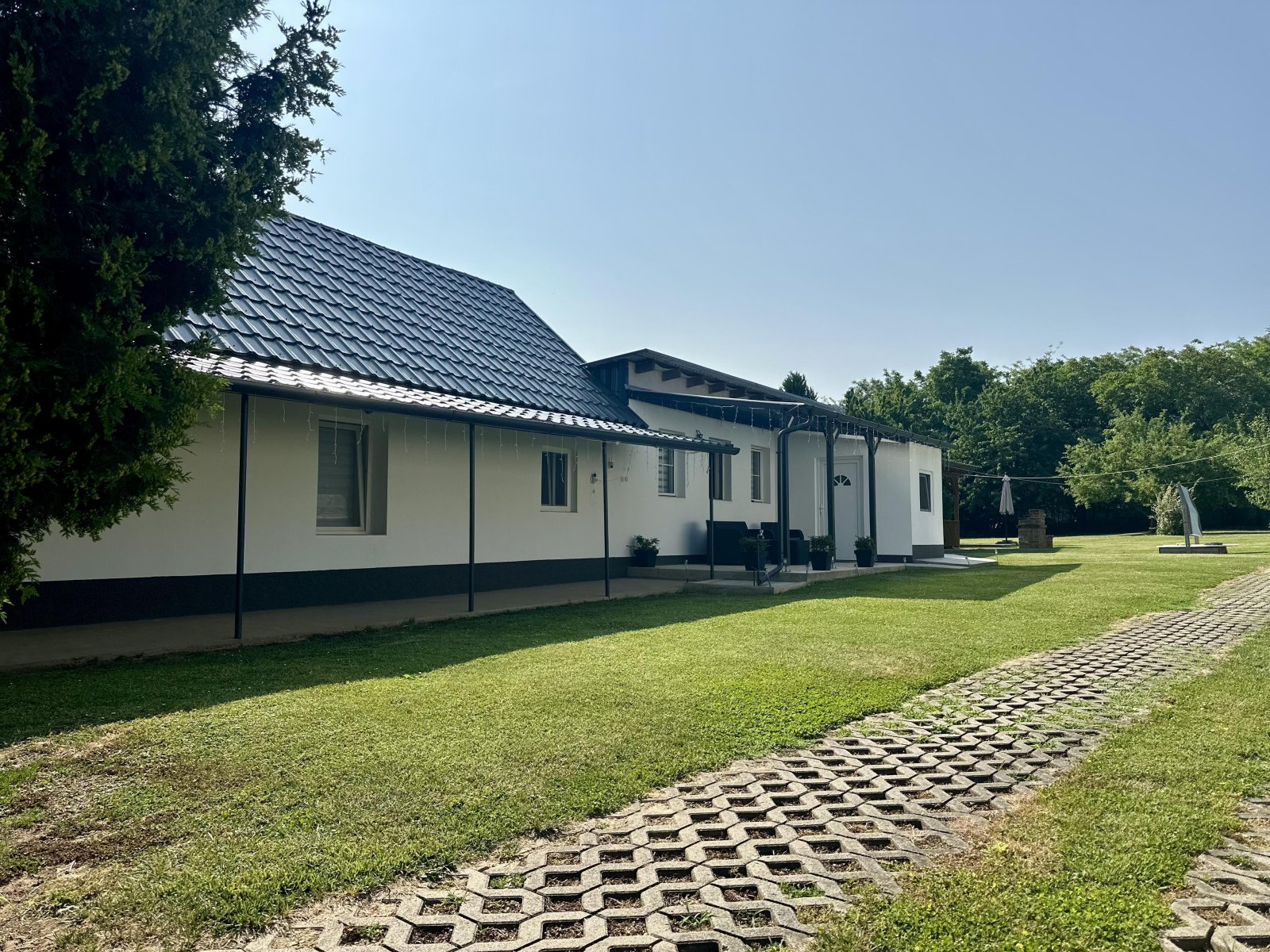 Balatonberény: Vrijstaande woning in een rustige, kindvriendelijke buurt. 
